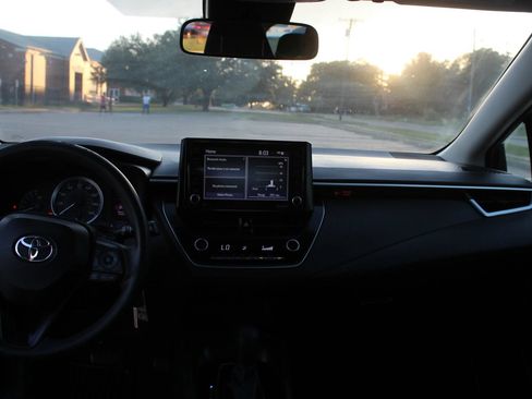 Used 2022 Toyota Corolla LE FWD image 20