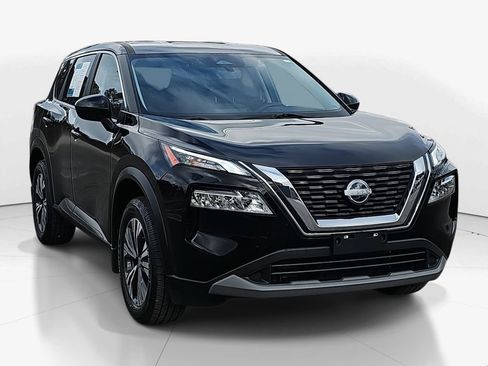 Used 2023 Nissan Rogue SV image 2