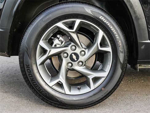 Used 2025 Chevrolet Trax LT w/ LT Convenience Package image 8