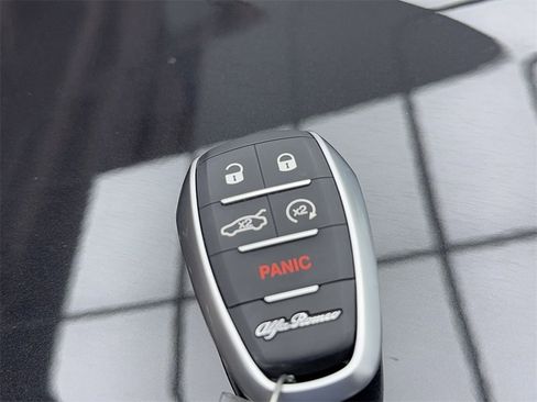 Used 2023 Alfa Romeo Stelvio Ti image 61