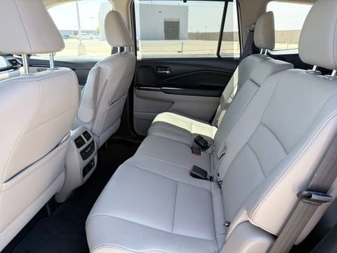 Used 2021 Honda Pilot Touring image 17