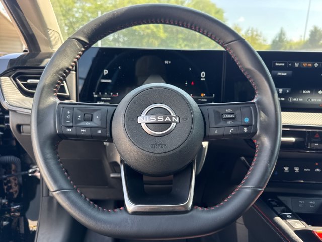 Used 2025 Nissan Kicks SR FWD image 18
