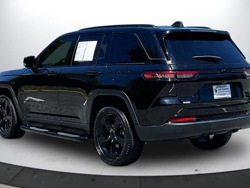 Used 2023 Jeep Grand Cherokee Limited w/ Black Appearance Package AWD/4WD image 7