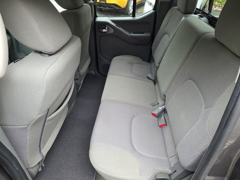 Used 2018 Nissan Frontier SV AWD/4WD image 7