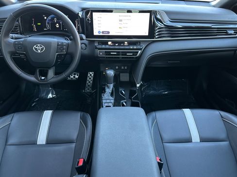 Used 2025 Toyota Camry Hybrid image 13