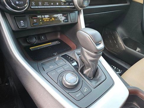 Used 2020 Toyota RAV4 Limited image 28