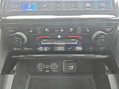 Used 2023 Jeep Grand Cherokee Summit w/ Luxury Tech Group V AWD/4WD image 26