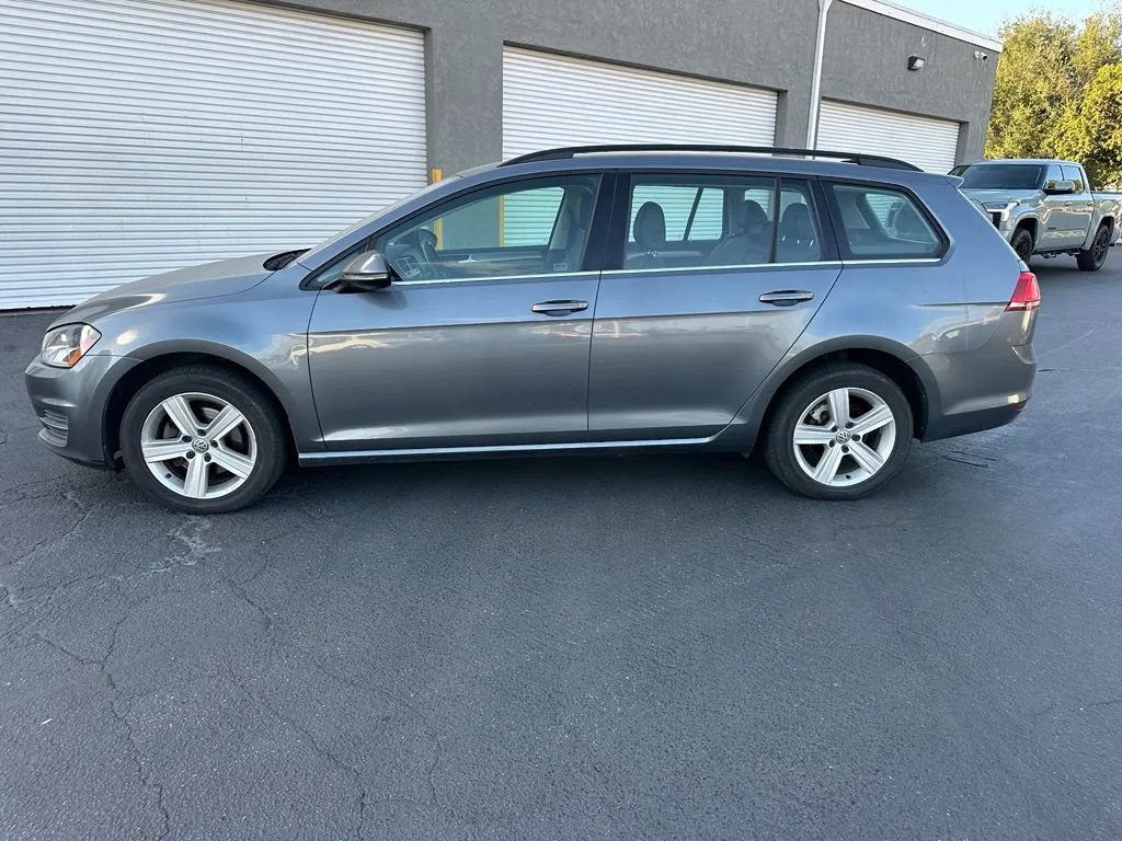 Used 2015 Volkswagen Golf TDI S FWD image 2
