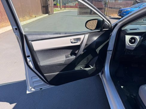 Used 2017 Toyota Corolla LE FWD image 9