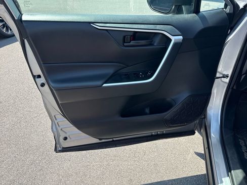 Used 2020 Toyota RAV4 LE w/ All Weather Liner Package AWD/4WD image 23