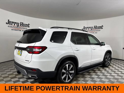 Used 2025 Honda Pilot Touring image 5