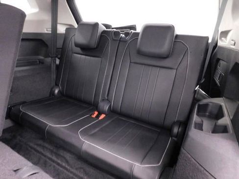 Used 2023 Volkswagen Tiguan SE image 23