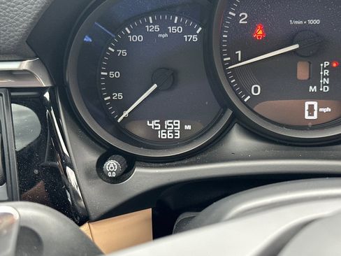 Used 2023 Porsche Macan image 18