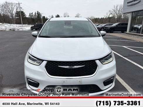 Used 2023 Chrysler Pacifica Touring-L image 3