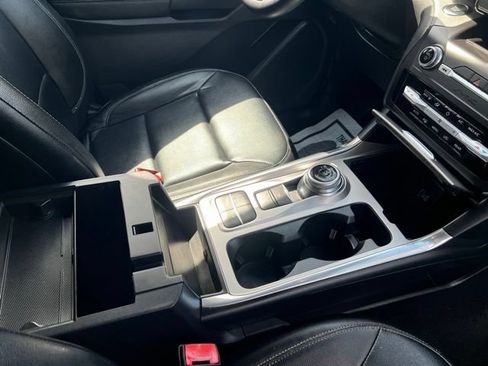 Used 2020 Ford Explorer XLT w/ Equipment Group 202A RWD image 27