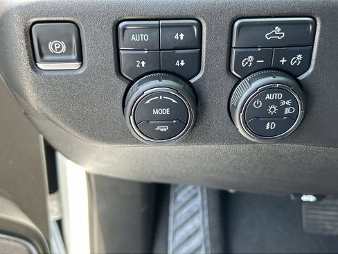 Used 2025 Chevrolet Silverado 1500 LT Trail Boss w/ Protection Package AWD/4WD image 18