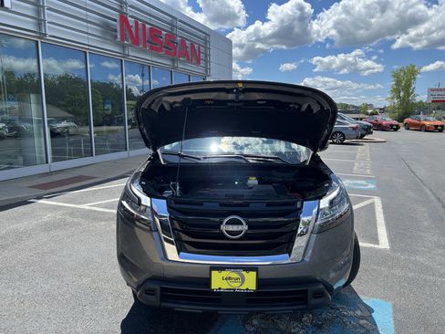 Used 2022 Nissan Pathfinder SV image 17