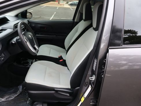 Used 2016 Toyota Prius C One image 19