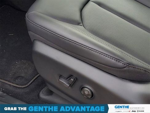 New 2026 Chrysler Pacifica Select image 9