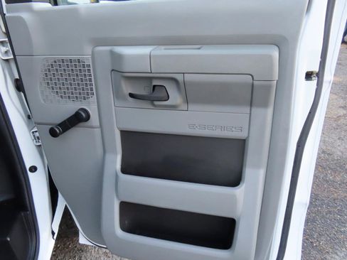 Used 2014 Ford E-150 and Econoline 150 RWD image 18