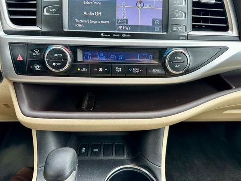 Used 2018 Toyota Highlander XLE FWD image 26
