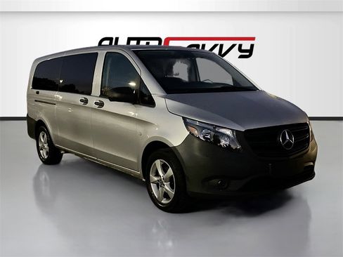 Used 2023 Mercedes-Benz Metris image 2
