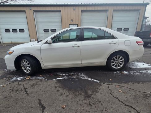 Used 2011 Toyota Camry XLE image 11