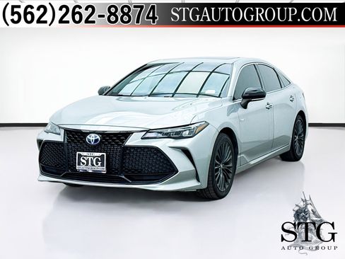 Used 2019 Toyota Avalon Limited image 1