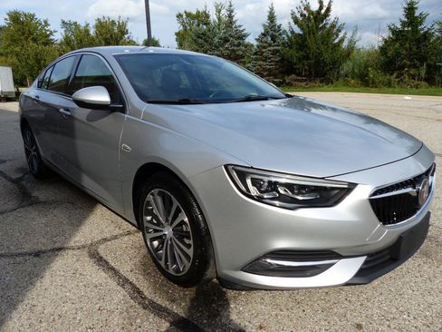 Used 2019 Buick Regal Preferred w/ Driver Confidence Package I FWD image 12