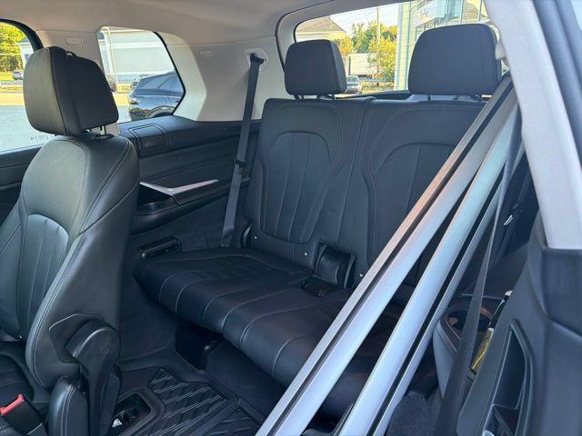 Used 2022 BMW X7 xDrive40i AWD/4WD image 16