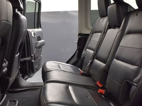 Used 2019 Jeep Wrangler Unlimited Sahara image 10