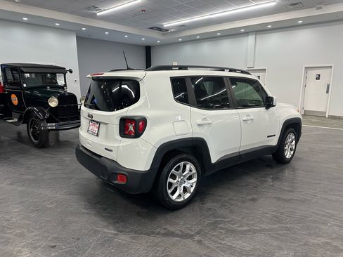 Used 2018 Jeep Renegade Latitude w/ UConnect 8.4 Nav Group image 5