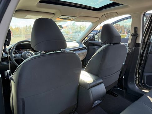 Used 2023 Nissan Altima 2.5 SV w/ SV Premium Package image 18