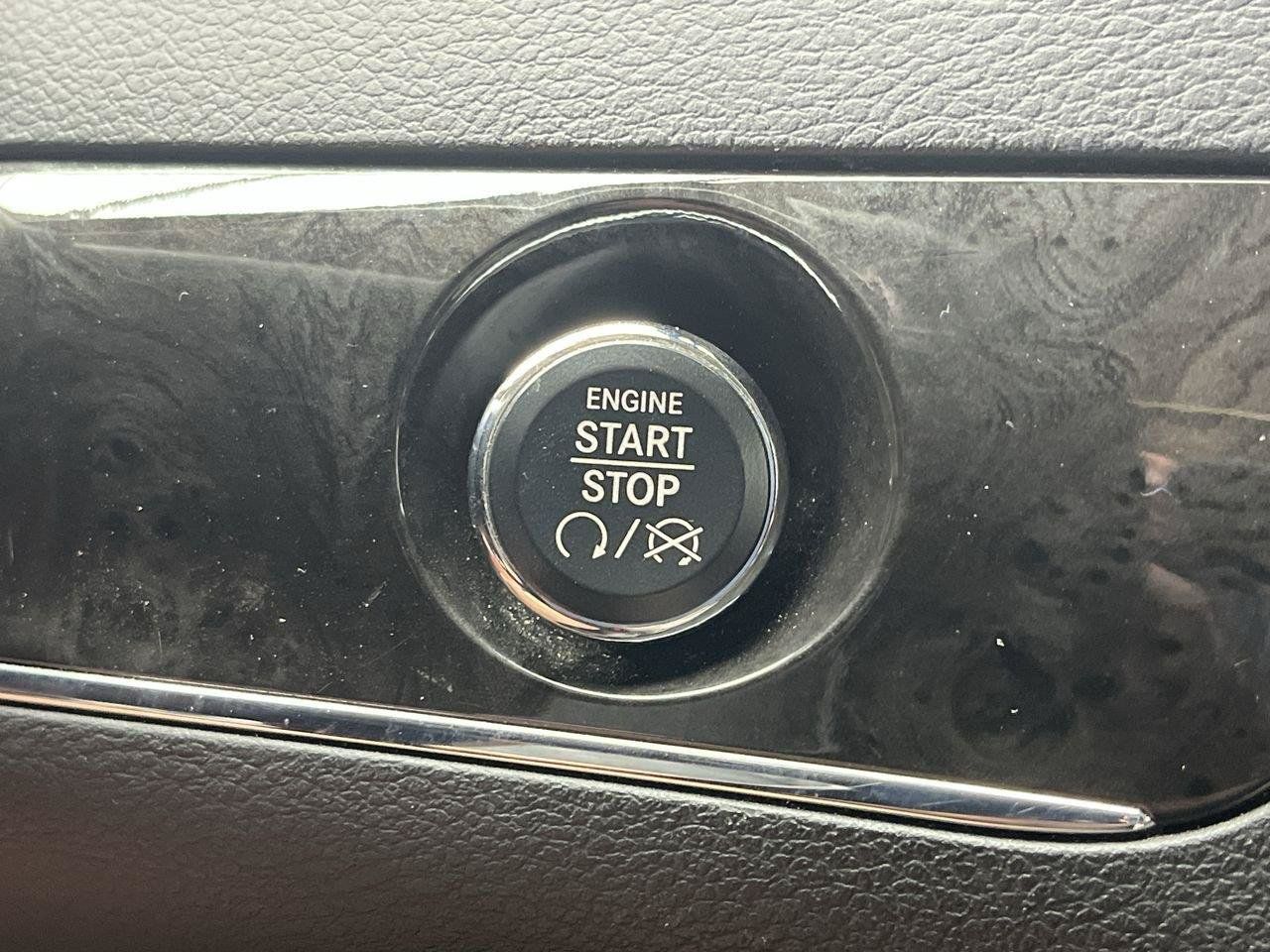 Used 2015 Chrysler Town & Country Touring-L w/ Driver Convenience Group FWD image 19