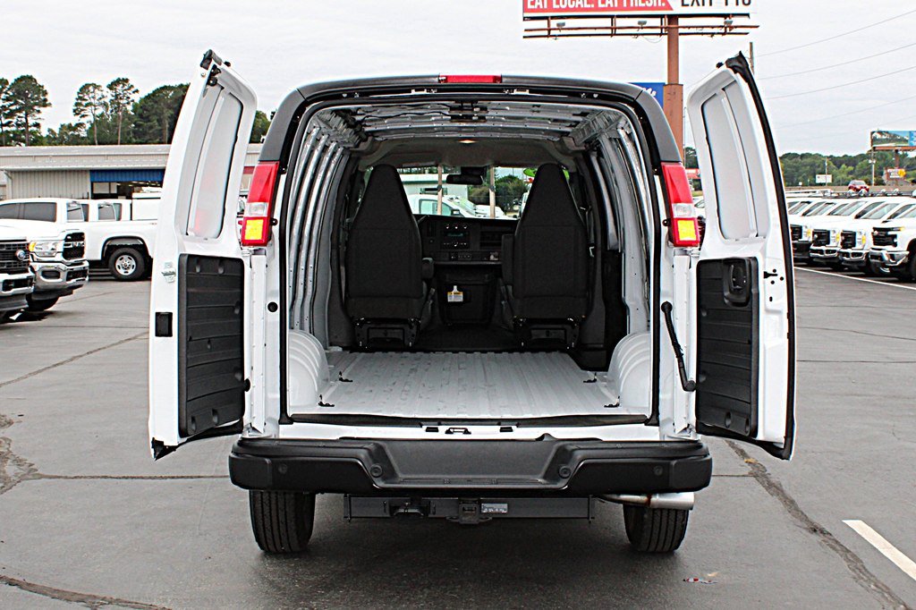 Used 2025 Chevrolet Express 3500 Extended w/ Driver Convenience Package RWD image 16