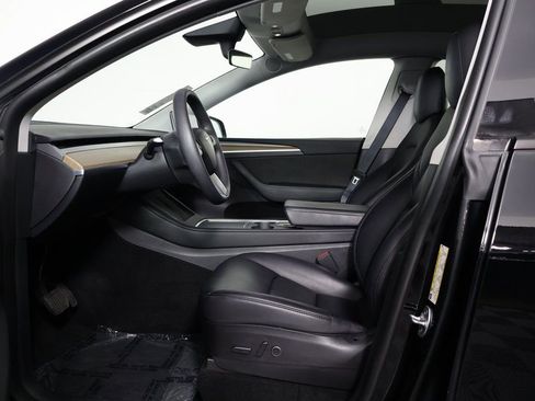 Used 2022 Tesla Model Y Long Range image 10