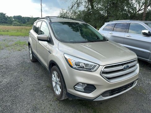 Used 2017 Ford Escape SE w/ Equipment Group 201A AWD/4WD image 3