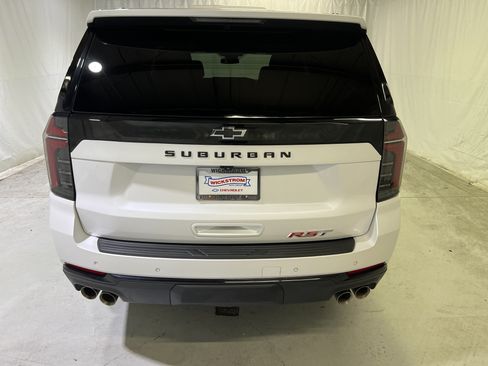 Certified 2025 Chevrolet Suburban RST w/ Sun And Tow Package RWD image 9