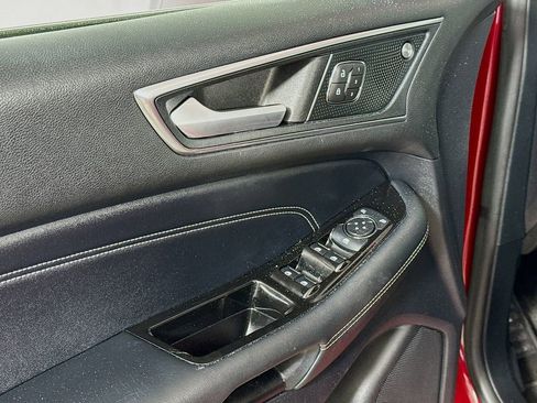 Used 2020 Ford Edge Titanium FWD image 18