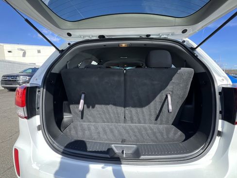 Used 2015 Kia Sorento LX image 24