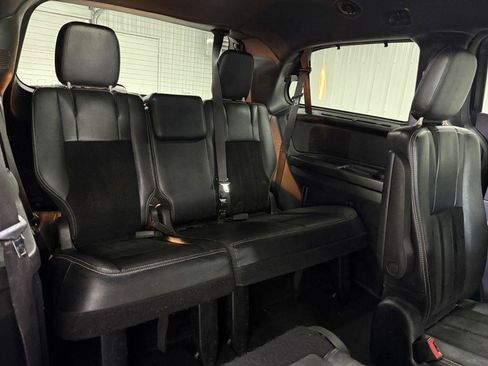 Used 2017 Dodge Grand Caravan SXT w/ Driver Convenience Group image 34