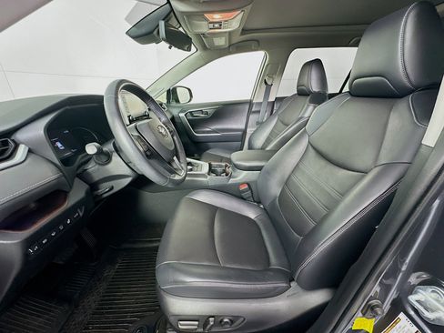 Used 2020 Toyota RAV4 Limited image 13