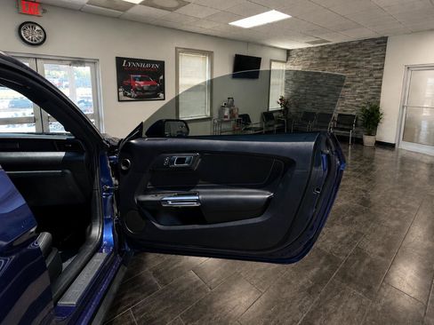 Used 2019 Ford Mustang Coupe RWD image 17