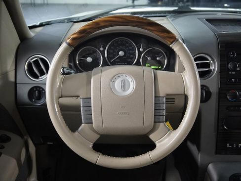 Used 2007 Lincoln Mark LT 4x4 image 13