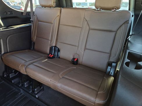 Used 2022 Chevrolet Suburban High Country image 18