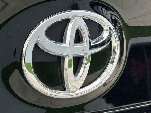 Used 2024 Toyota Camry SE w/ Convenience Package FWD image 16