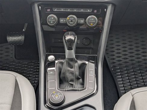 New 2024 Volkswagen Taos SE image 18