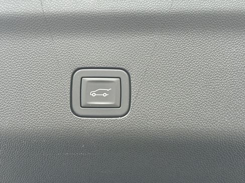 Used 2025 GMC Yukon Elevation RWD image 15