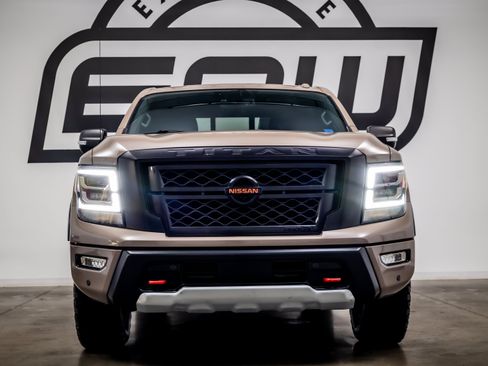 Used 2020 Nissan Titan PRO-4X w/ Pro-4x Convenience Package AWD/4WD image 4