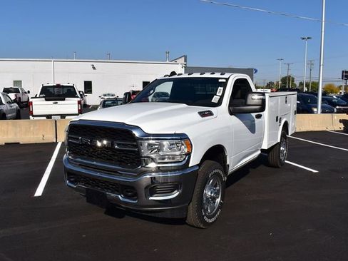 New 2024 RAM 2500 Tradesman w/ Chrome Appearance Group image 3